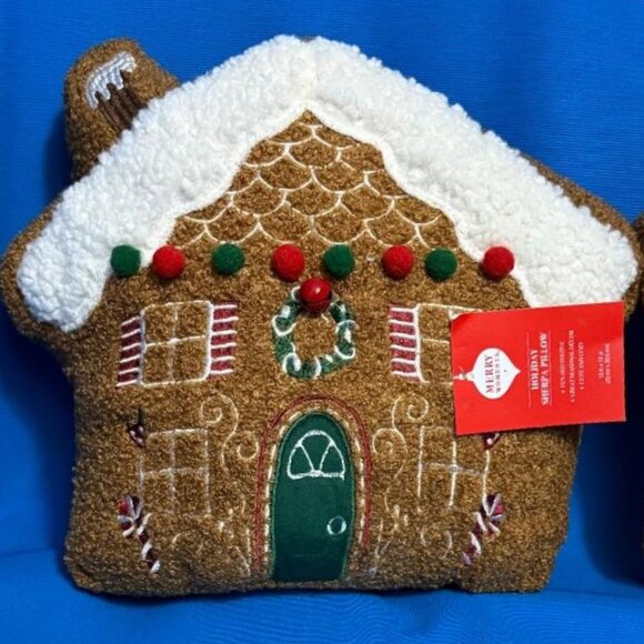 NEW SET OF 2 SHERPA GINGERBREAD HOUSE DECORATIVE HOLIDAY / CHRISTMAS PILLOWS NWT - Picture 12 of 13
